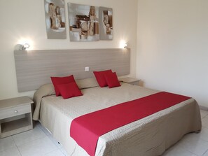 Iron/ironing board, free cribs/infant beds, rollaway beds, free WiFi - Tasiana Hotel Apartments Complex (Limassol)