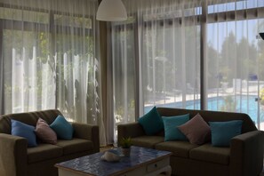 TV - Tasiana Hotel Apartments Complex (Limassol)