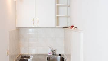 Standard Studio Suite | Private kitchenette