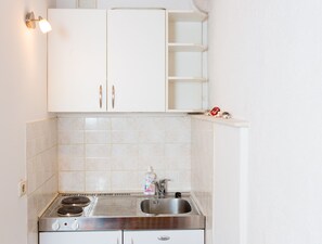 Suíte estúdio standard | Cozinha americana privada | Geladeira, micro-ondas, cooktop, lava-louças