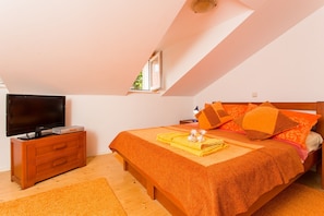Standard Studio | Premium bedding, desk, iron/ironing board, free WiFi - Apartments Ivana (Dubrovnik)