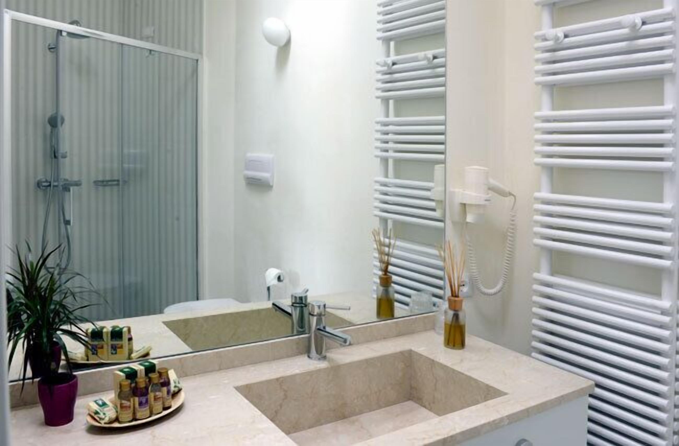 comfort double room | bathroom sink