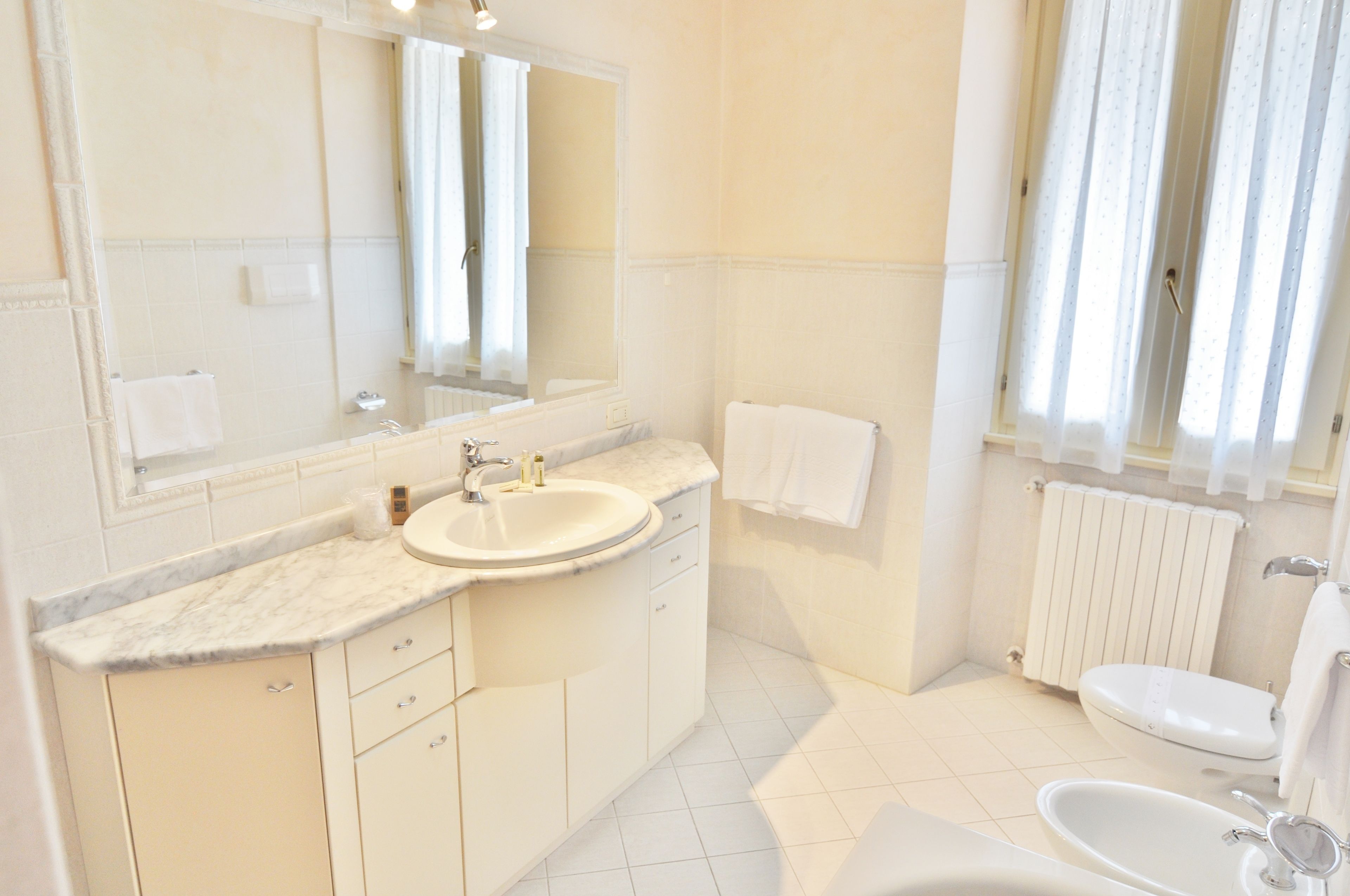 apartment, 2 bedrooms, annex building (salvia) | bathroom | shower, slippers, bidet, towels