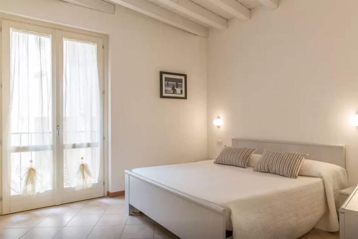 Appartement, 1 slaapkamer, bijgebouw (Mozart) | Een kluis op de kamer, geluiddichte muren, babybedden, gratis wifi