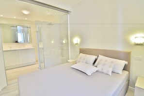 Apartment, Annex Building (Menta) | In-room safe, soundproofing, cribs/infant beds, free WiFi - Aromi Piccolo Hotel (Salò)