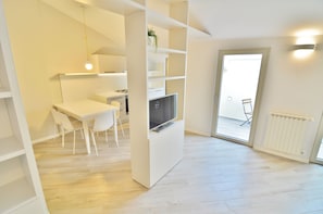 Apartamento, 1 habitación, en edificio anexo (Cedro) | Sala de estar | Una televisión LCD