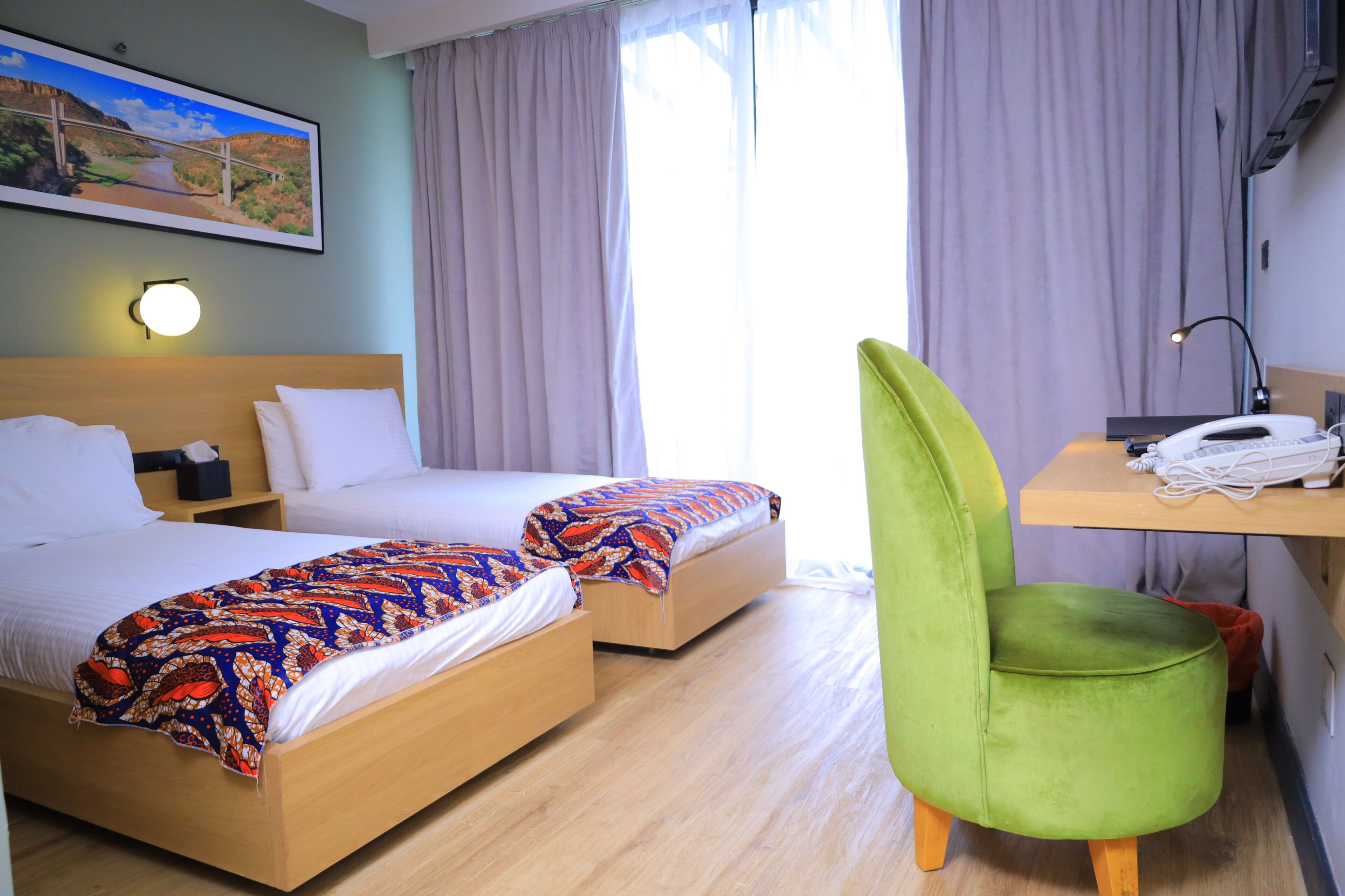 Habitación superior con 2 camas individuales, vista al lago (With Extra Bed ) | Sábanas de algodón egipcio y ropa de cama de alta calidad 