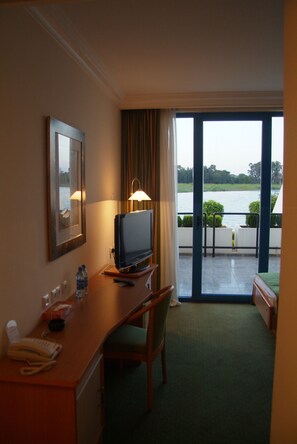 Egyptian cotton sheets, premium bedding, pillow-top beds, minibar - Blue Nile Resort (Bahir Dar)