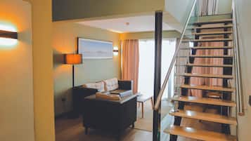 Deluxe Suite, Lake View | Living room | 37-inch flat-screen TV with satellite channels, TV, first-run movies