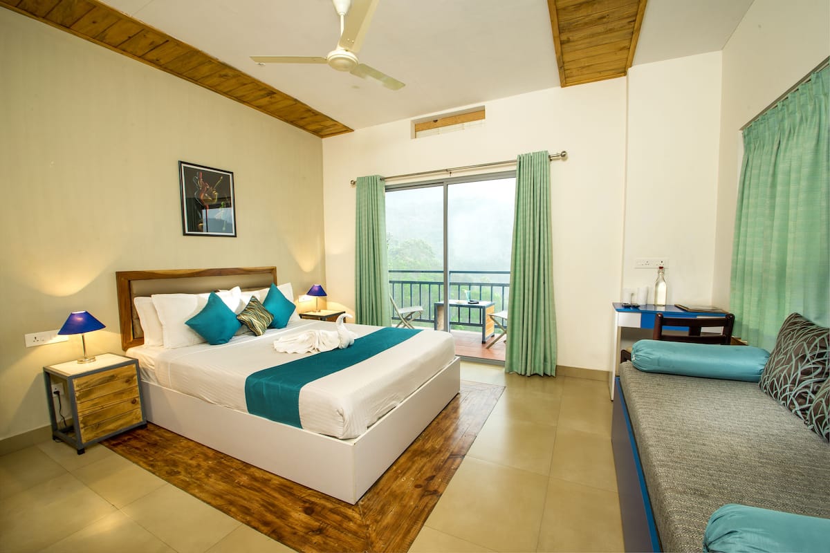 Deluxe Double Room, 1 King Bed, Non Smoking, Hill View | Premium bedding, desk, soundproofing, iron/ironing board (on request)
