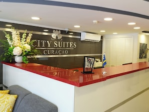 Reception - Majestic City Suites & Beach Hotel (Willemstad)