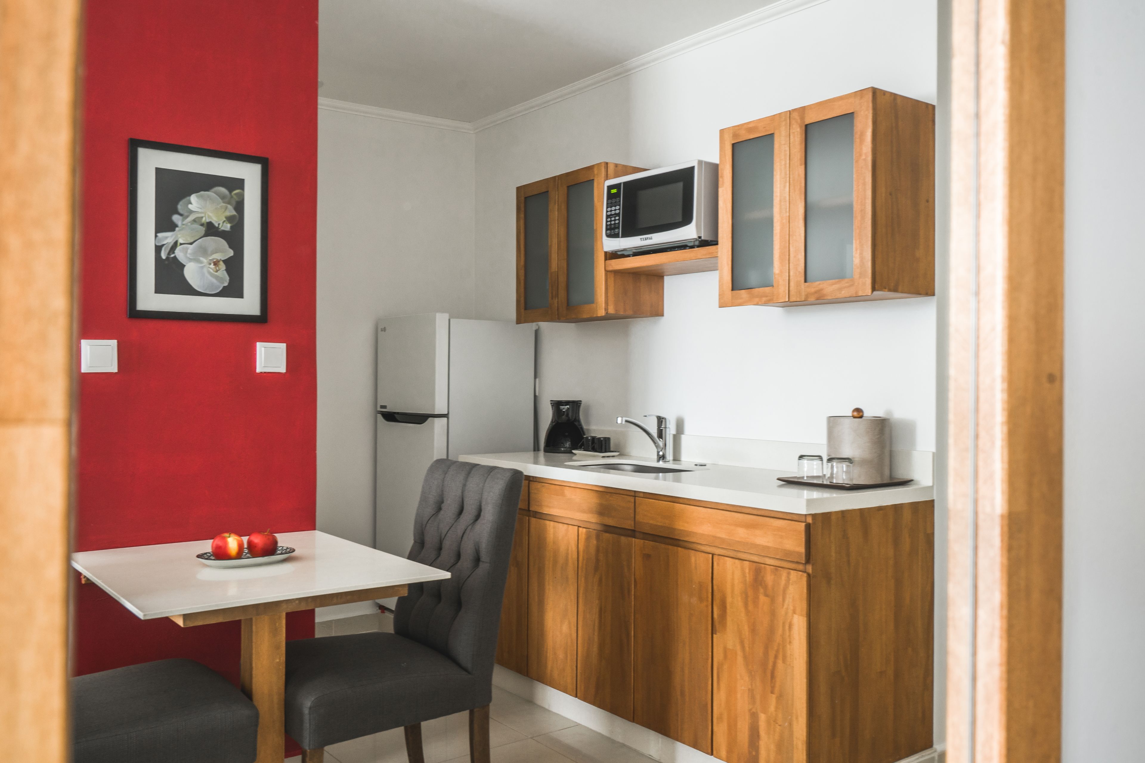 signature suite, 1 king bed, kitchenette, city view | private kitchenette | fridge, microwave, espresso maker, electric kettle