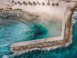 Nálægt ströndinni