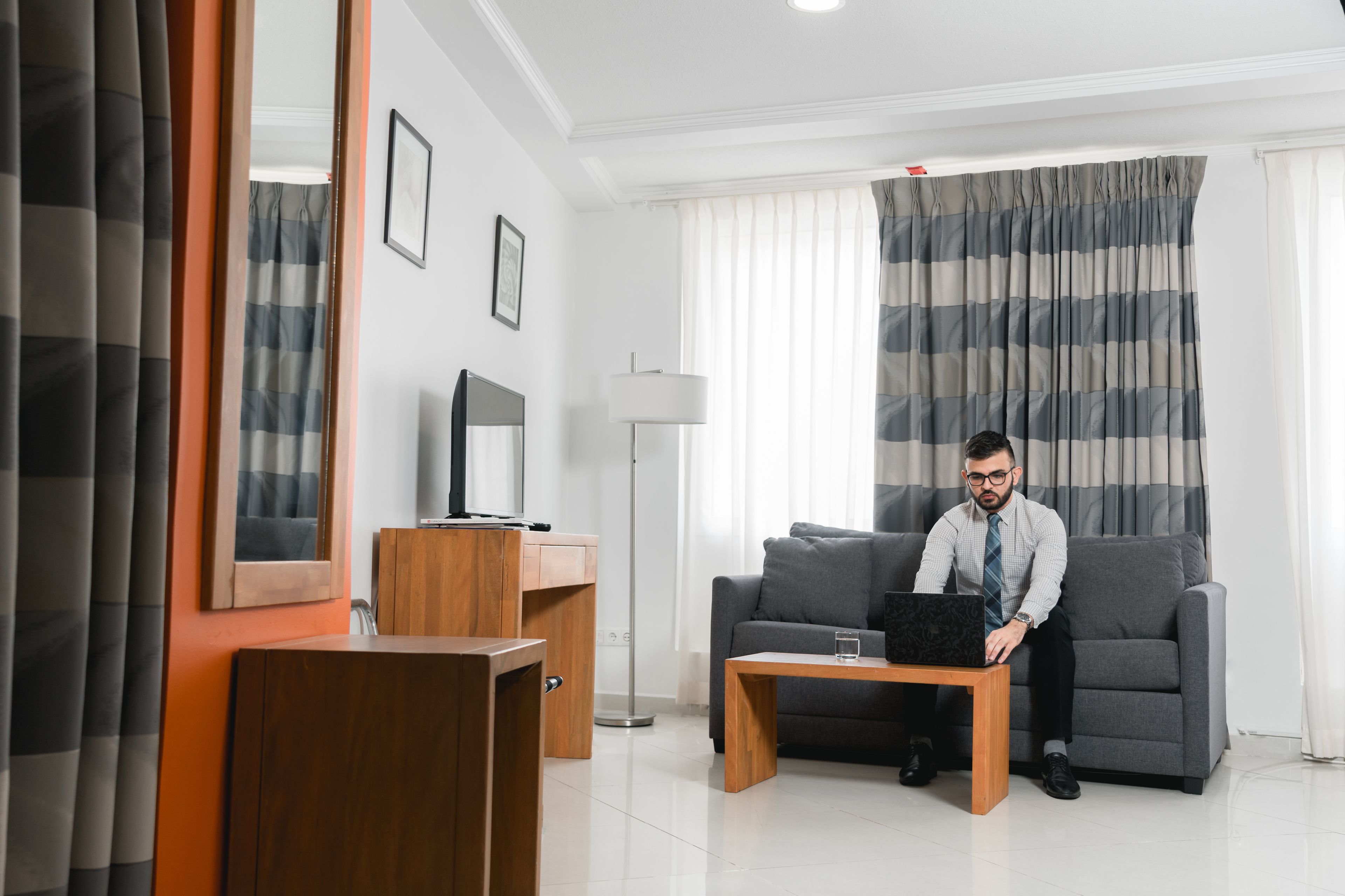 32-inch smart tv with satellite channels