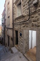 Studio Apartment (1st floor) | Roupas de cama premium, Wi-Fi de cortesia, roupa de cama