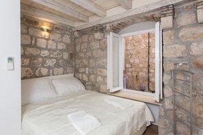 Studio Apartment (1st floor) | Roupas de cama premium, Wi-Fi de cortesia, roupa de cama