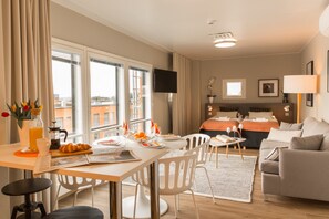 Standard Studio | Living area | Flat-screen TV