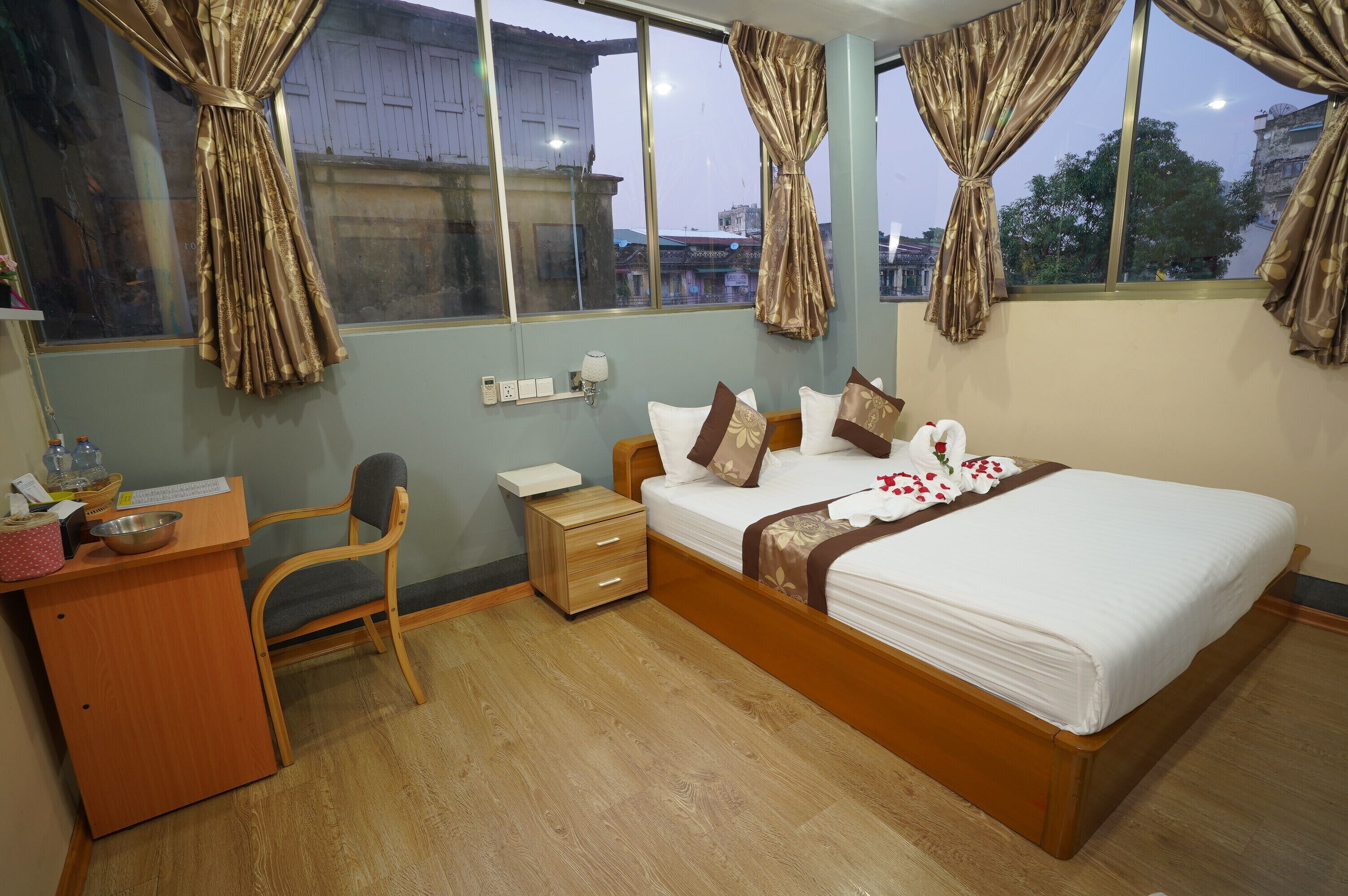 deluxe double room | egyptian cotton sheets, premium bedding, pillow-top beds, desk