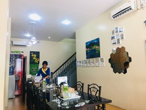 Free daily English breakfast - 15th Street at Downtown Yangon (Yangon)