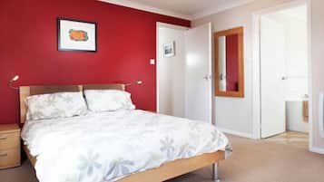 3 bedrooms, iron/ironing board, free WiFi, bed sheets