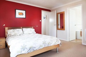 3 bedrooms, iron/ironing board, free WiFi, bed sheets