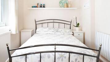 3 bedrooms, iron/ironing board, free WiFi, bed sheets