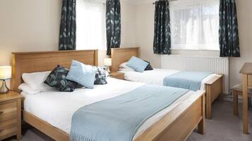 3 bedrooms, iron/ironing board, free WiFi, bed sheets