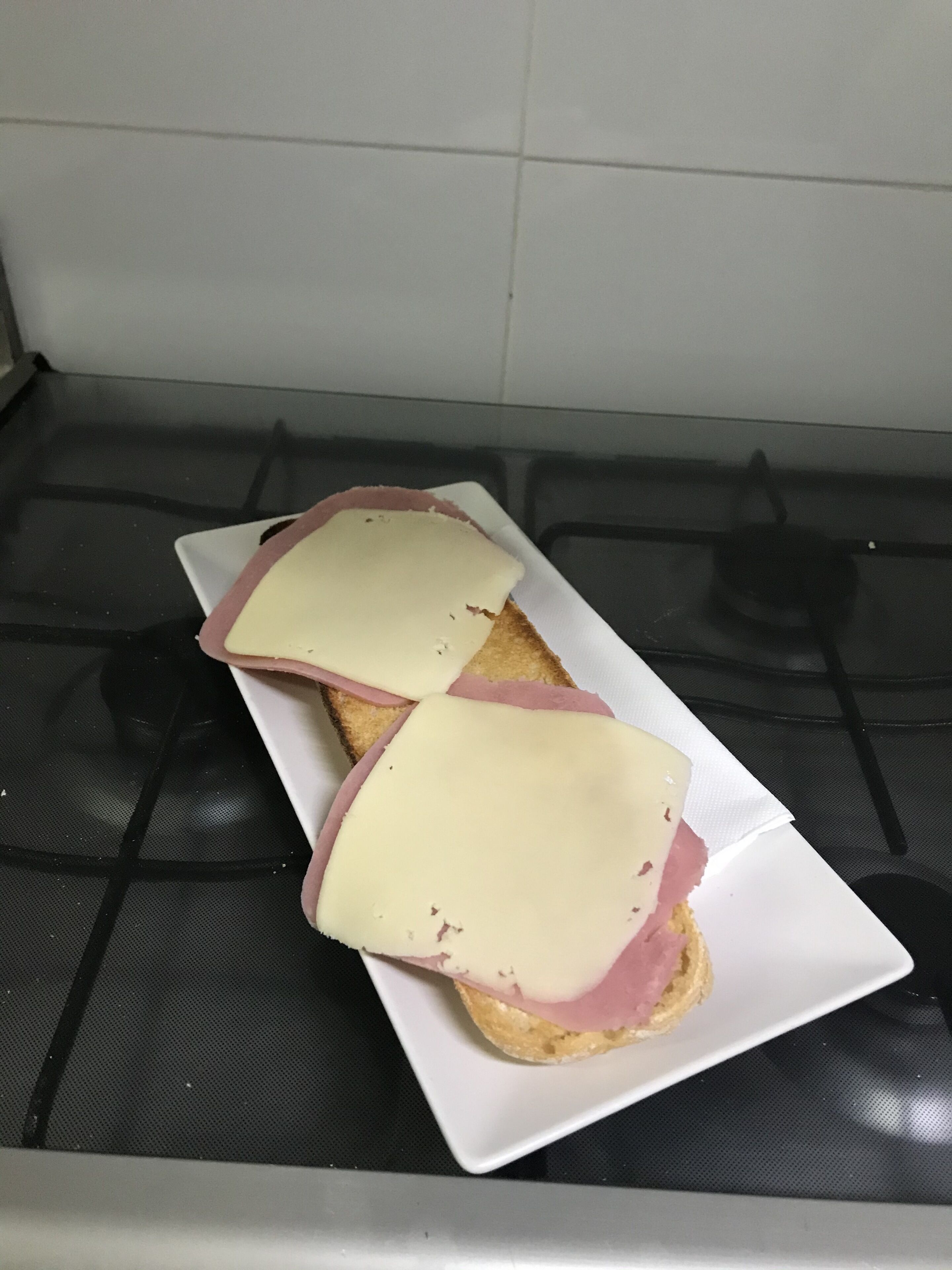 Daily cooked-to-order breakfast (EUR 4.50 per person)