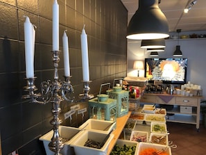 S'hi serveixen esmorzars, dinars i plats de cuina escandinava