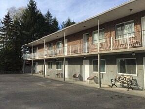 Free self parking - Motel St-Thomas (Saint-Thomas)