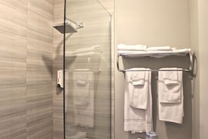 Standard Room, 1 Double Bed, Non Smoking | Bathroom shower