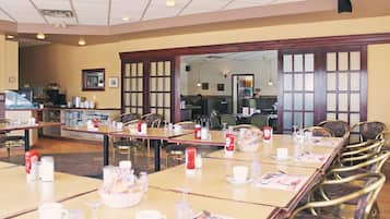 Breakfast, lunch, dinner served; Regional cuisine