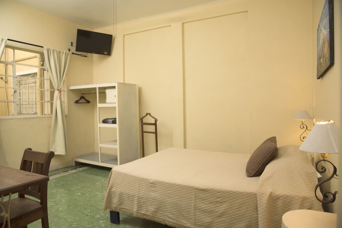 Junior suite, 1 tweepersoonsbed | Luxe beddengoed, een kluis op de kamer, een bureau, gratis wifi