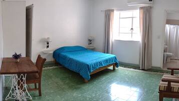 Suite familiar | Ropa de cama de alta calidad y caja de seguridad en la habitación