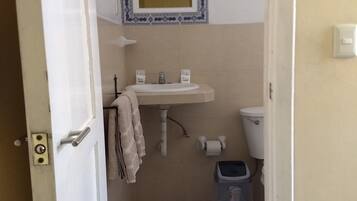 Junior Suite, 1 Double Bed | Bathroom | Shower, free toiletries, towels