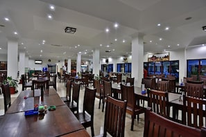 Frühstück und Abendessen, internationale Küche