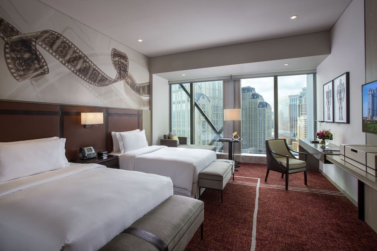 غرفة (Celebrity Cotai Vista Twin) | مأكولات ومشروبات مجانية في الميني بار وخزنة داخل الغرفة ومكتب