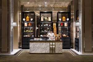 7 restaurants, breakfast, lunch, dinner served; Chinese cuisine