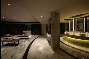 Couples treatment rooms, sauna, hot tub, steam room, body treatments