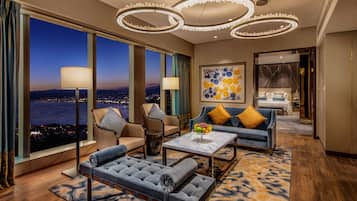 Star Executive Suite | Free minibar items, in-room safe, desk, blackout curtains