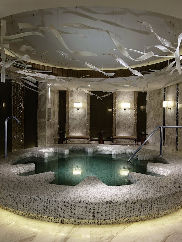 Indoor spa tub