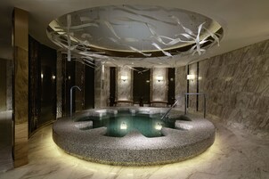 Bañera de hidromasaje interior