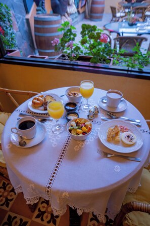 Petit déjeuner buffet compris