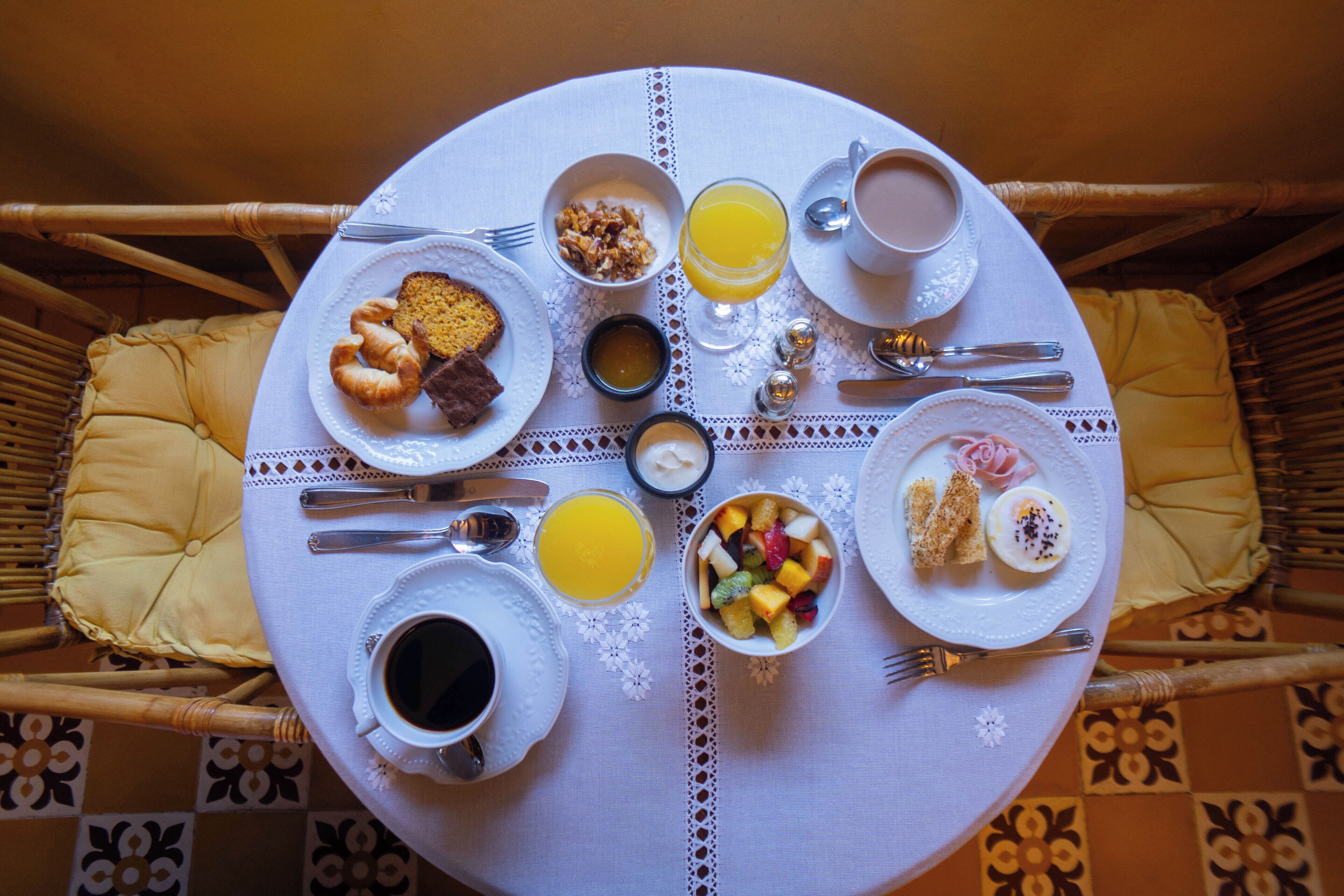 free buffet breakfast