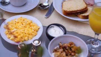 Free buffet breakfast