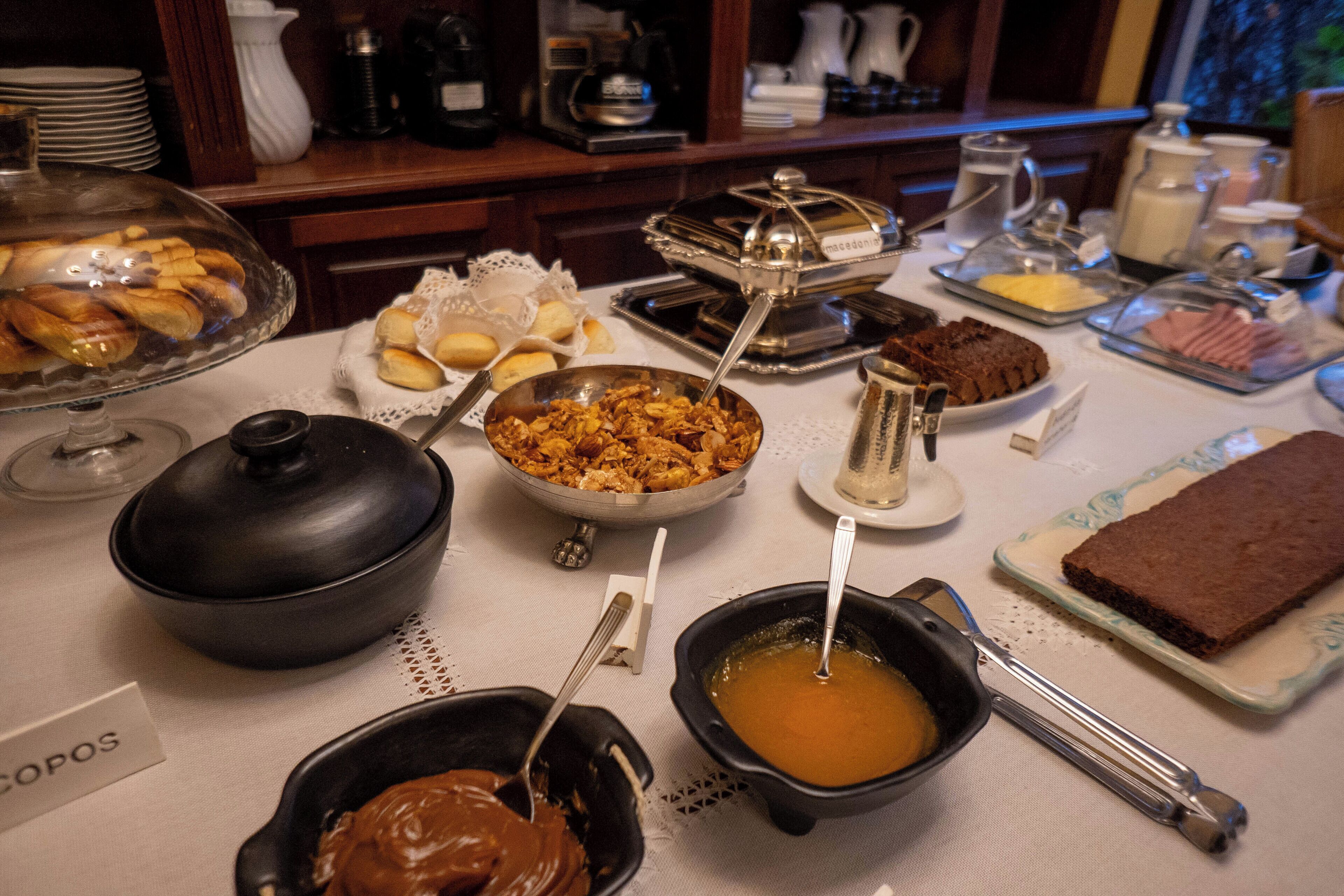 free buffet breakfast