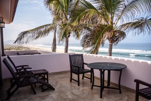 Ocean Front Deluxe Room - 1 King Bed | Biancheria da letto di alta qualità
