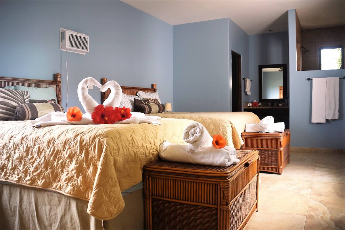 Doppia Deluxe, vista cortile | Biancheria da letto di alta qualità