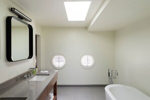 Rainfall showerhead, designer toiletries, hair dryer, towels