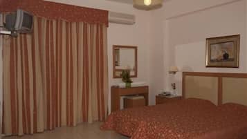 Studio | Brankas, setrika/meja setrika, dan tempat tidur bayi gratis